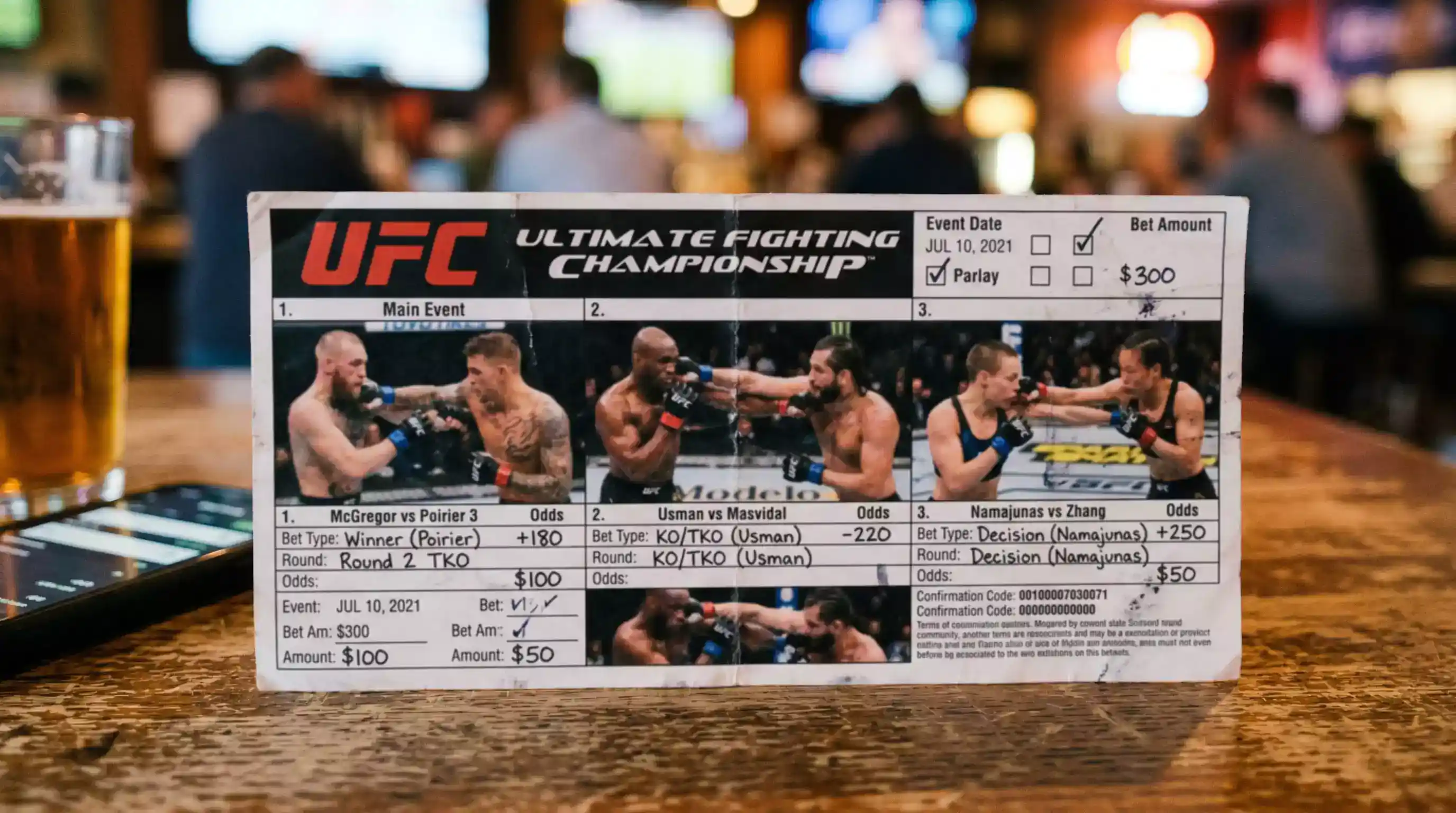 Boleto de apuestas con múltiples selecciones de peleas UFC